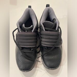 Boys Under Armour basketball shoes 3.5Y